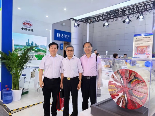 1727324339756089.jpg fba6345229399eed223dbd2d3f243cd.jpg